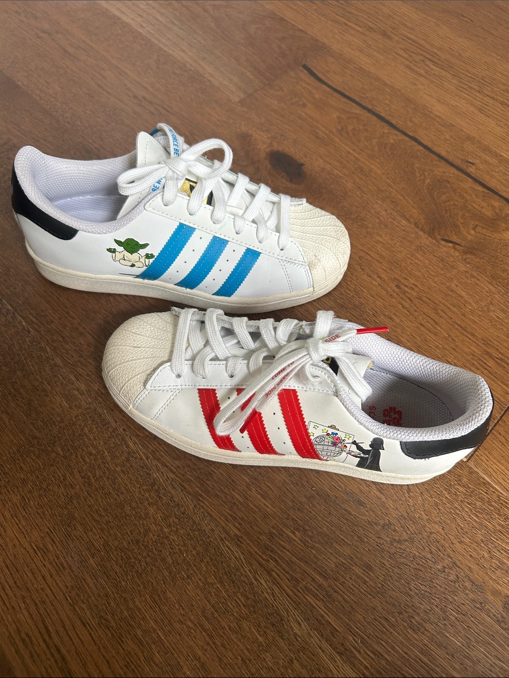 adidas Kids White Sneakers with Blue and Red Stripe Star Wars boys size 4.5/5